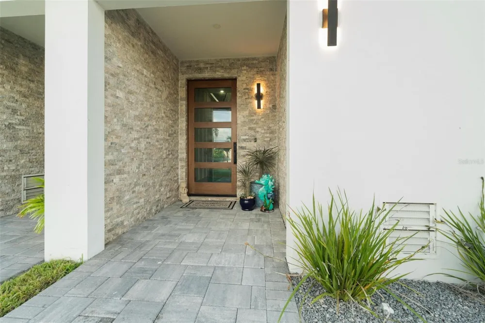 187 145TH AVENUE E #3 Madeira Beach, FL 33708