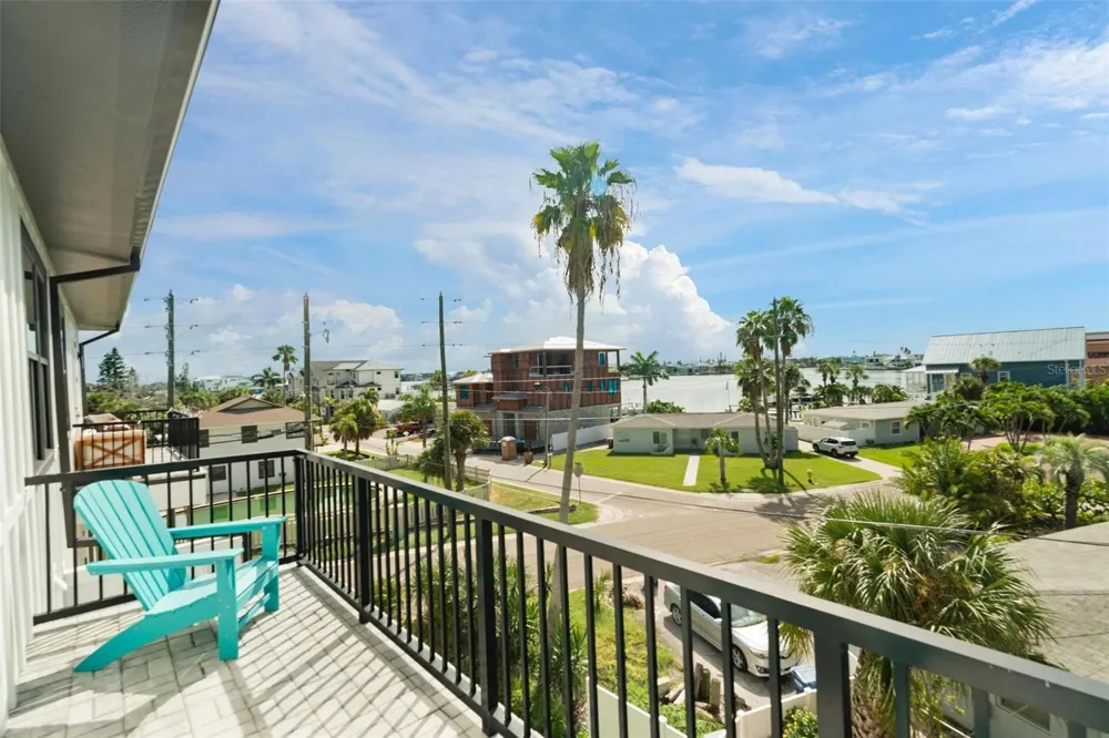 187 145TH AVENUE E #3 Madeira Beach, FL 33708