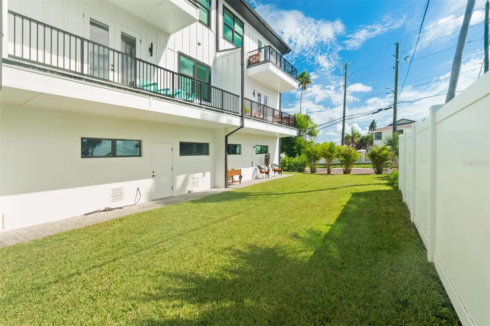 187 145TH AVENUE E #3 Madeira Beach, FL 33708