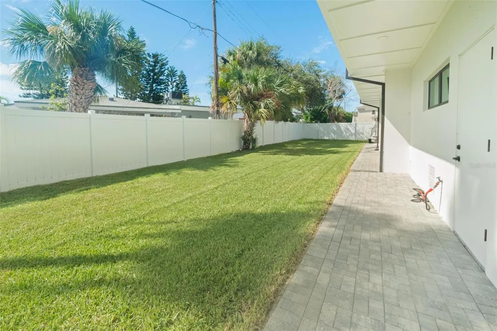 187 145TH AVENUE E #3 Madeira Beach, FL 33708