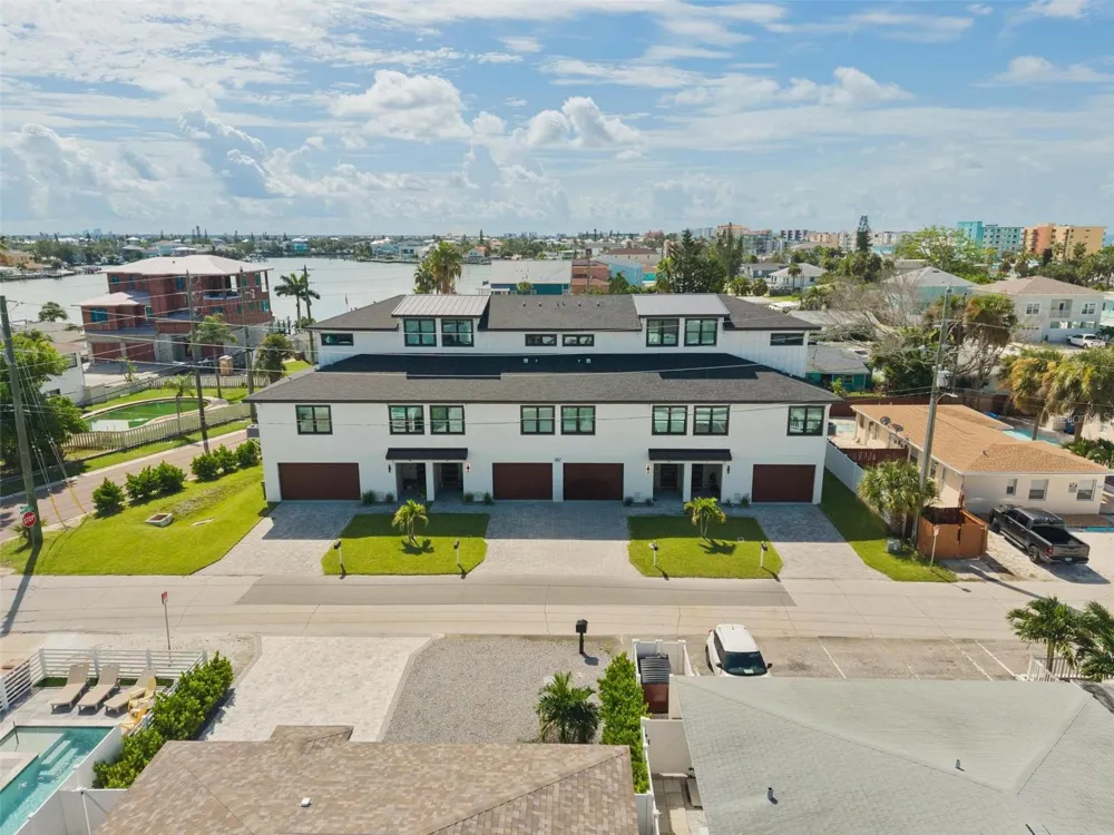187 145TH AVENUE E #3 Madeira Beach, FL 33708
