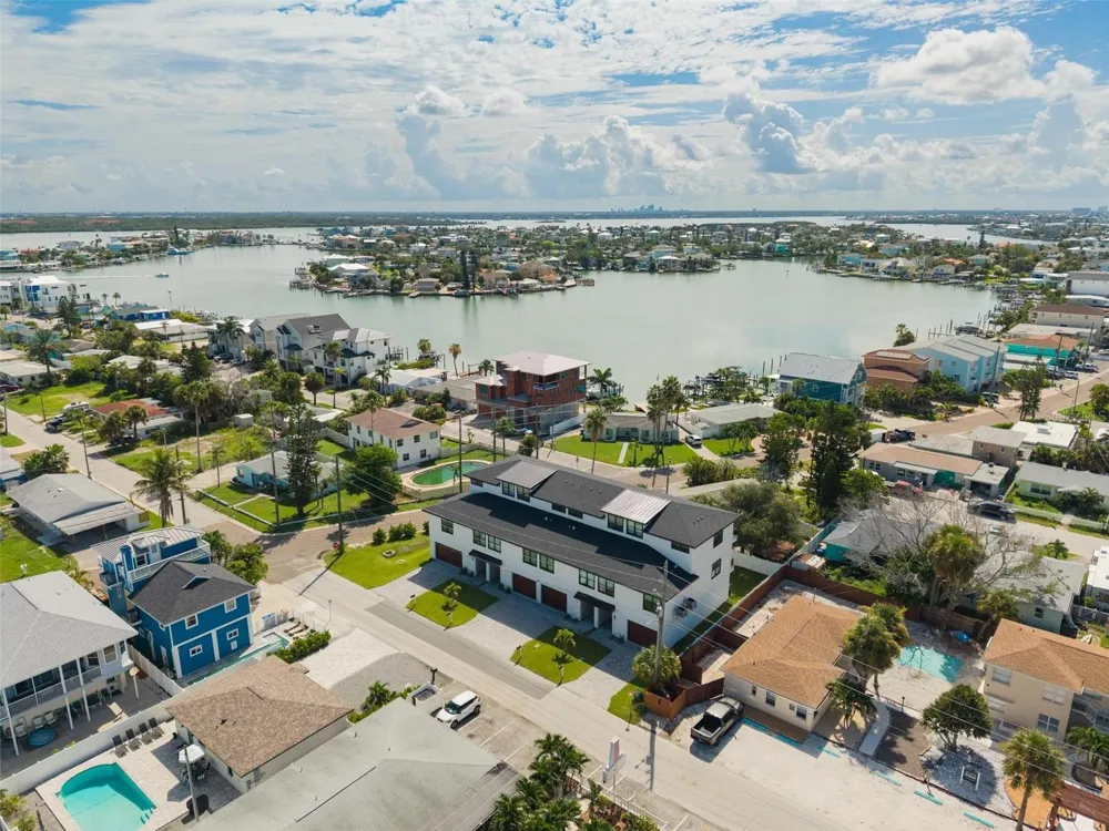 187 145TH AVENUE E #3 Madeira Beach, FL 33708