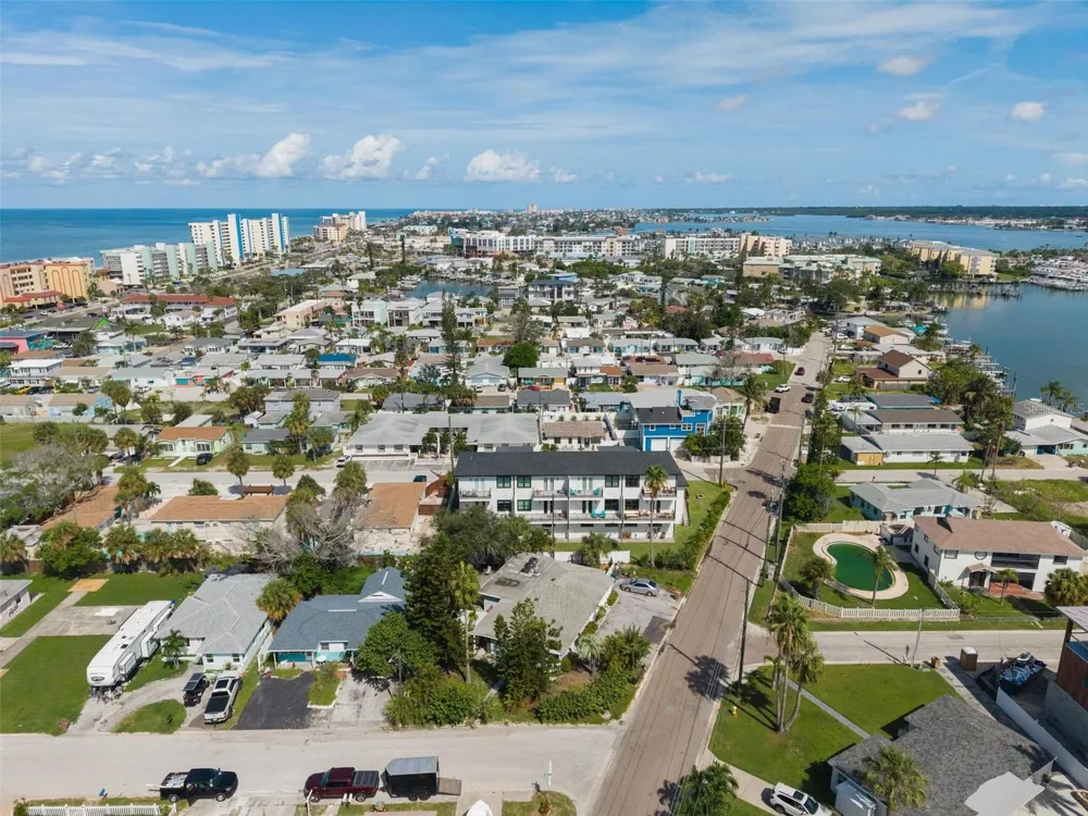 187 145TH AVENUE E #3 Madeira Beach, FL 33708