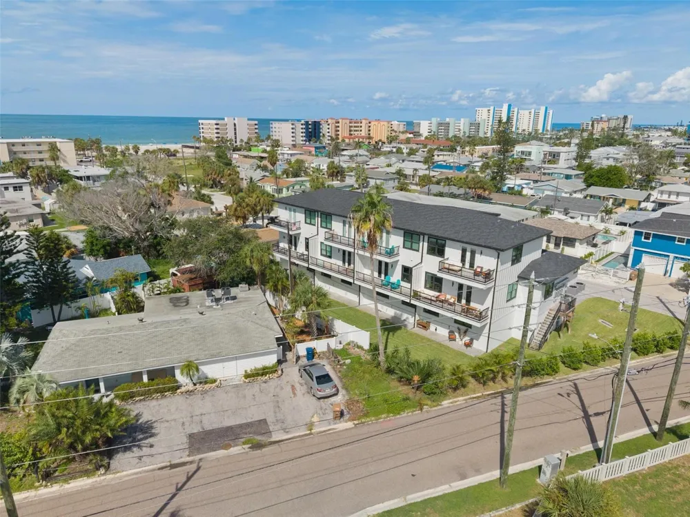 187 145TH AVENUE E #3 Madeira Beach, FL 33708