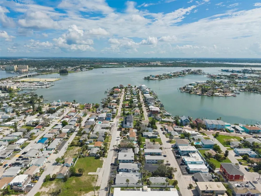 187 145TH AVENUE E #3 Madeira Beach, FL 33708