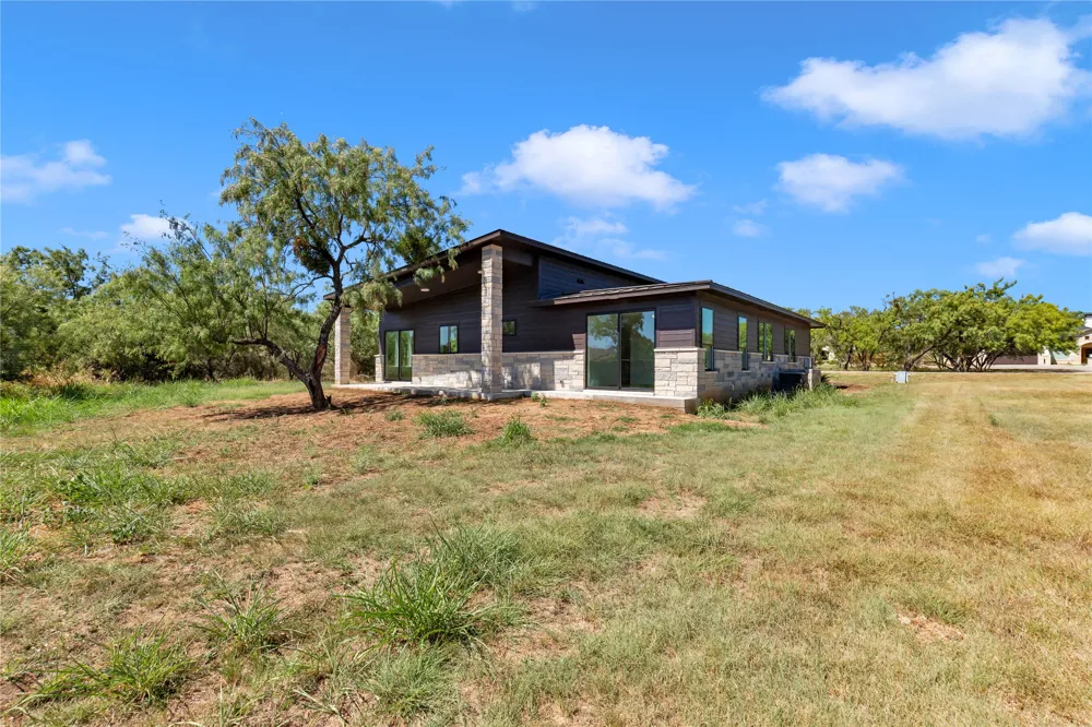 515 Sun Ray Horseshoe Bay, TX 78657