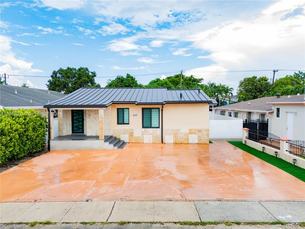 233 W 39th Pl Hialeah, FL 33012
