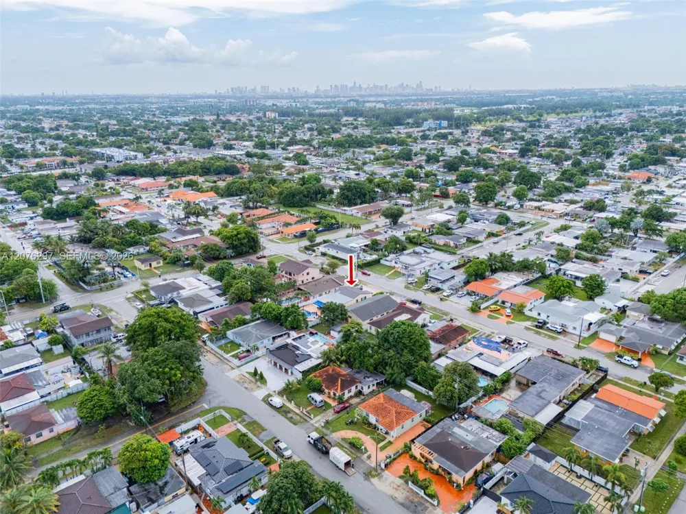 233 W 39th Pl Hialeah, FL 33012