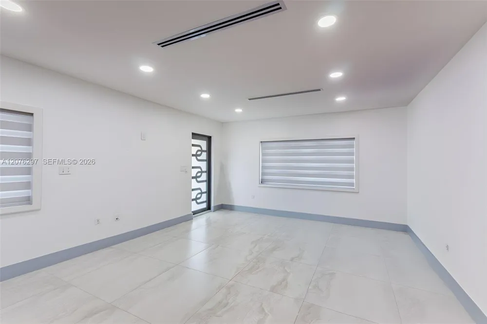 233 W 39th Pl Hialeah, FL 33012