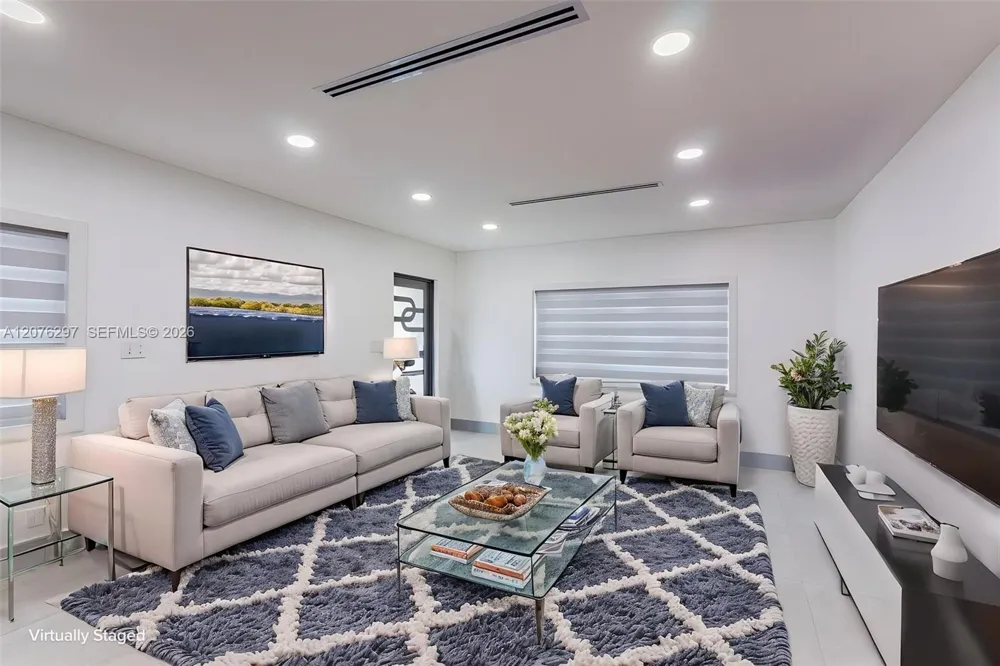 233 W 39th Pl Hialeah, FL 33012