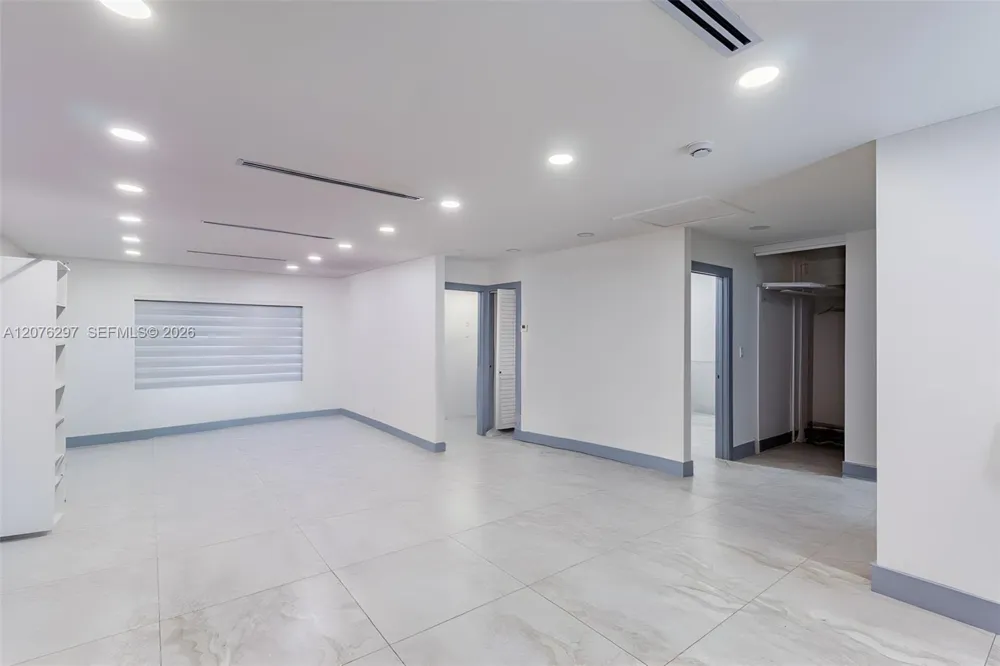 233 W 39th Pl Hialeah, FL 33012