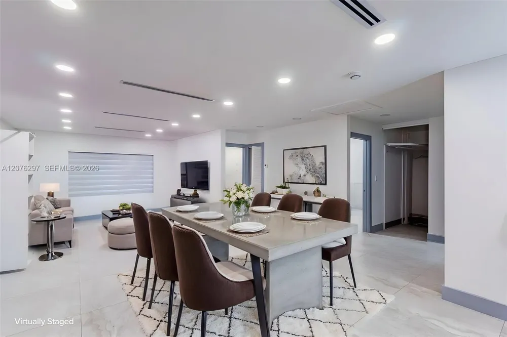 233 W 39th Pl Hialeah, FL 33012