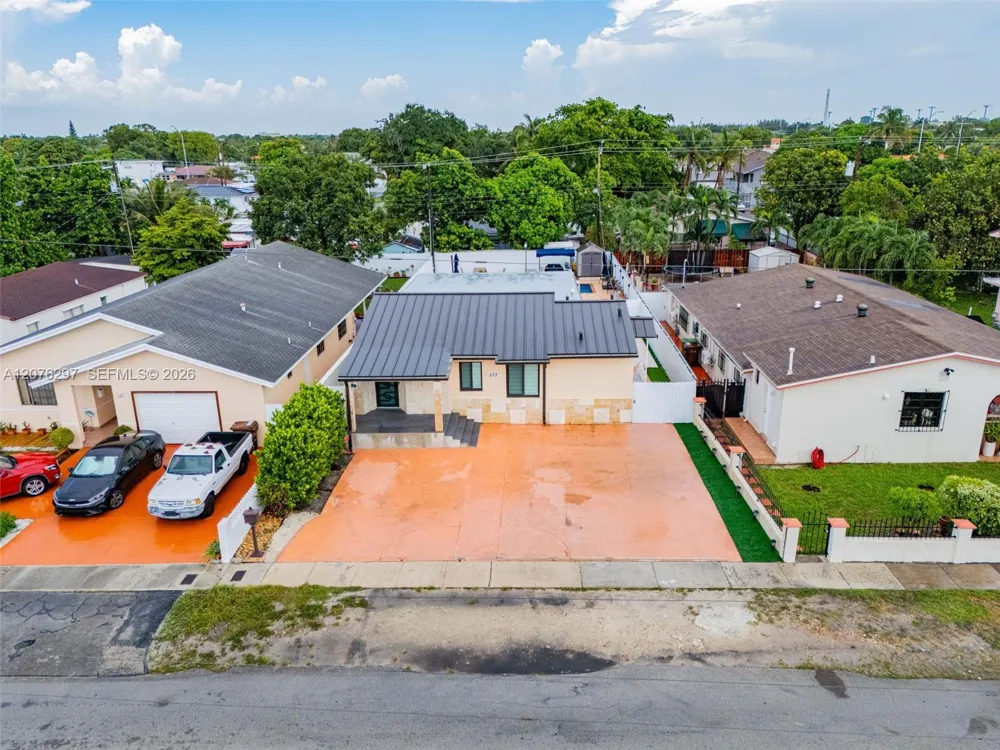 233 W 39th Pl Hialeah, FL 33012