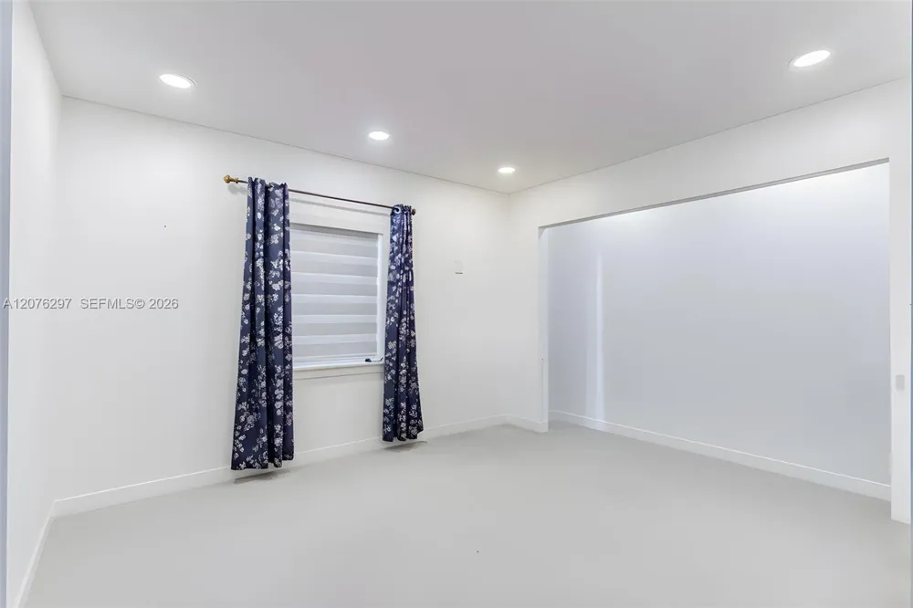 233 W 39th Pl Hialeah, FL 33012