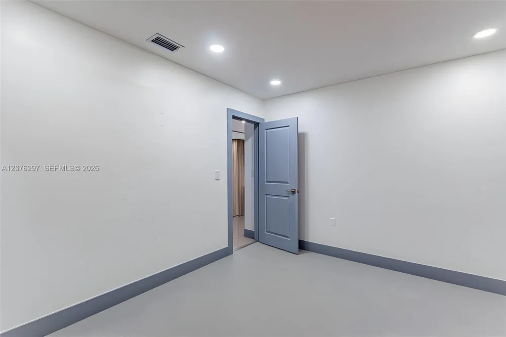233 W 39th Pl Hialeah, FL 33012