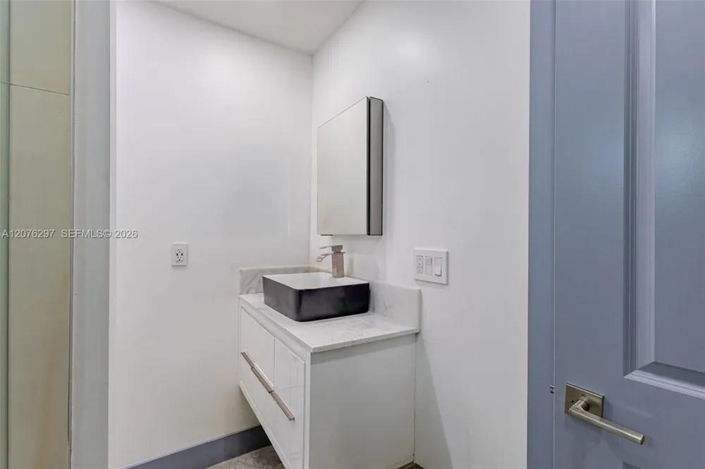 233 W 39th Pl Hialeah, FL 33012