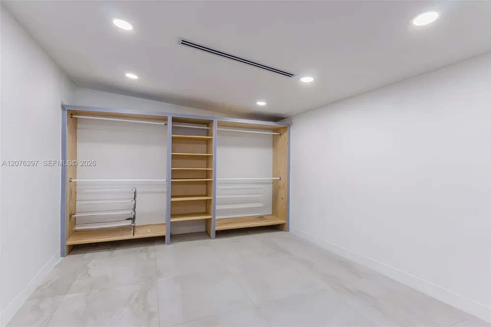 233 W 39th Pl Hialeah, FL 33012