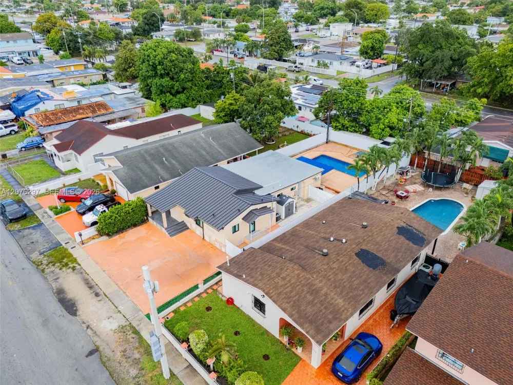 233 W 39th Pl Hialeah, FL 33012