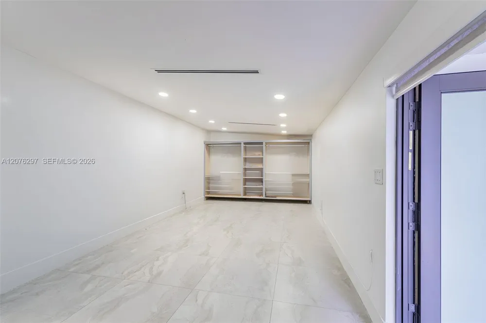 233 W 39th Pl Hialeah, FL 33012