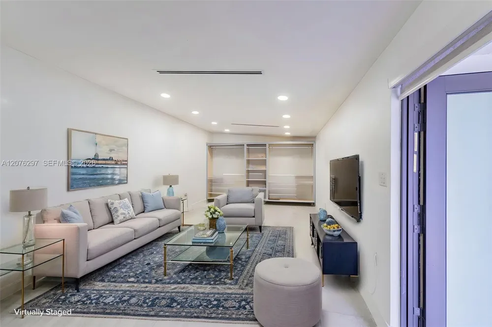 233 W 39th Pl Hialeah, FL 33012
