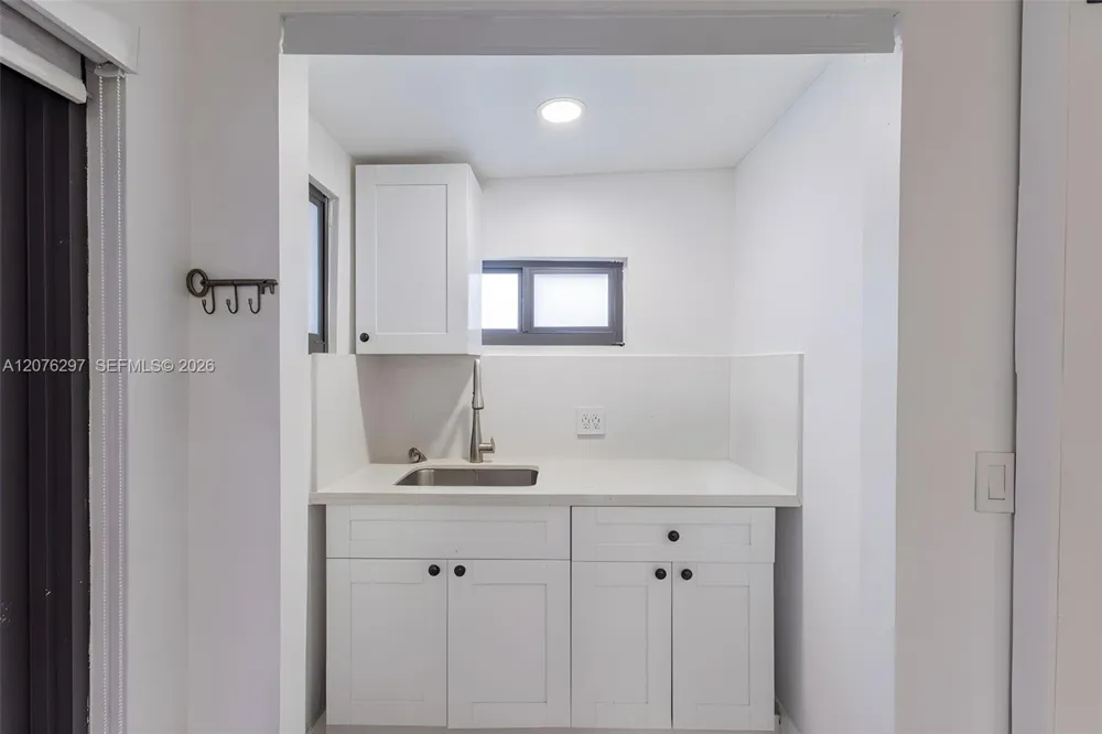 233 W 39th Pl Hialeah, FL 33012