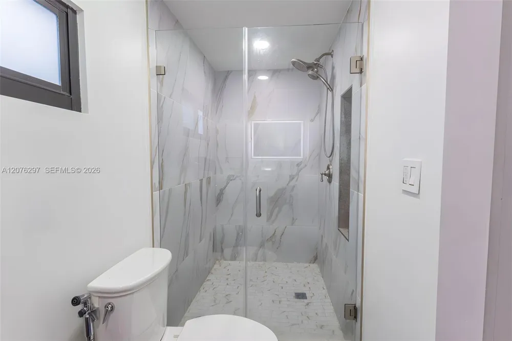 233 W 39th Pl Hialeah, FL 33012