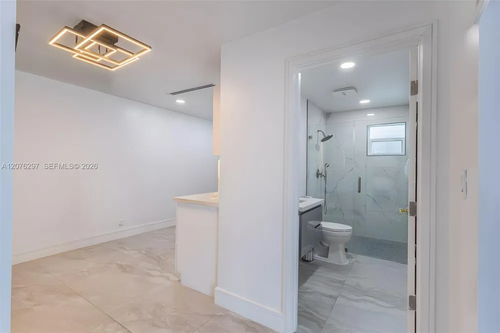 233 W 39th Pl Hialeah, FL 33012