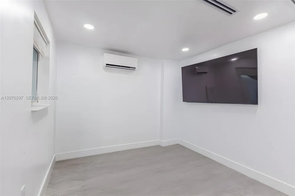 233 W 39th Pl Hialeah, FL 33012