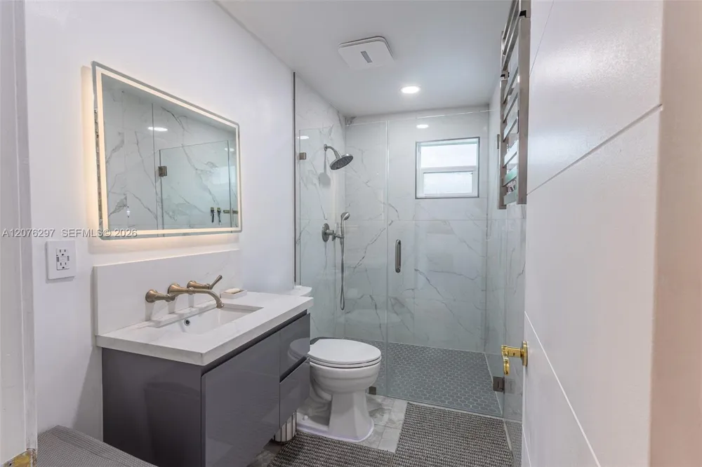 233 W 39th Pl Hialeah, FL 33012