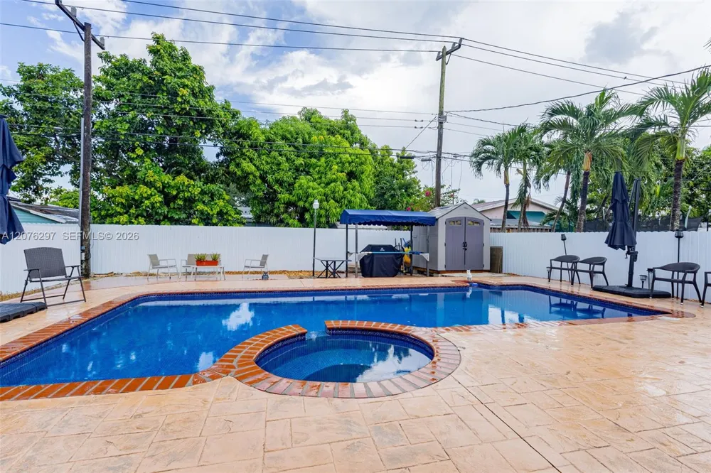 233 W 39th Pl Hialeah, FL 33012