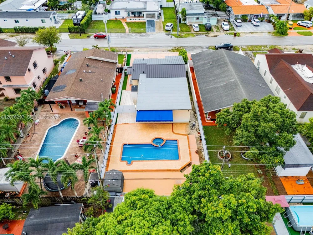 233 W 39th Pl Hialeah, FL 33012