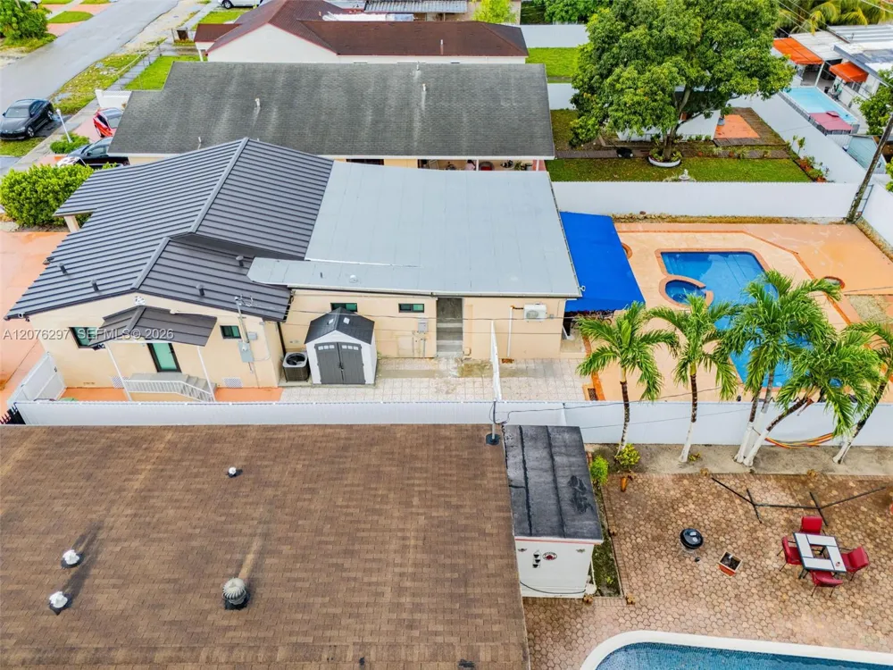 233 W 39th Pl Hialeah, FL 33012