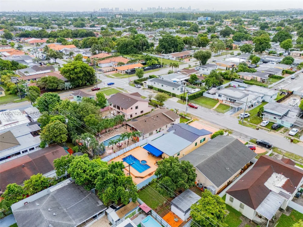 233 W 39th Pl Hialeah, FL 33012