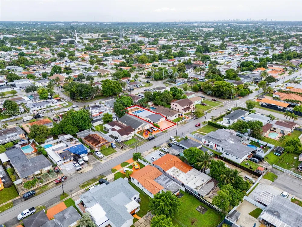 233 W 39th Pl Hialeah, FL 33012