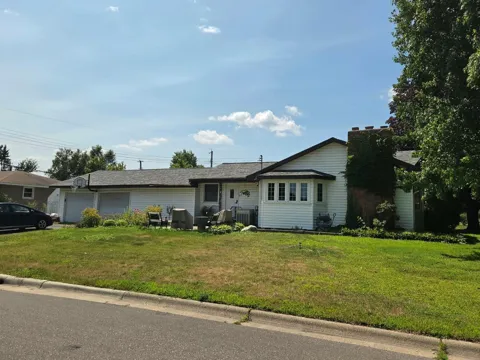 4401 Woodbine Lane