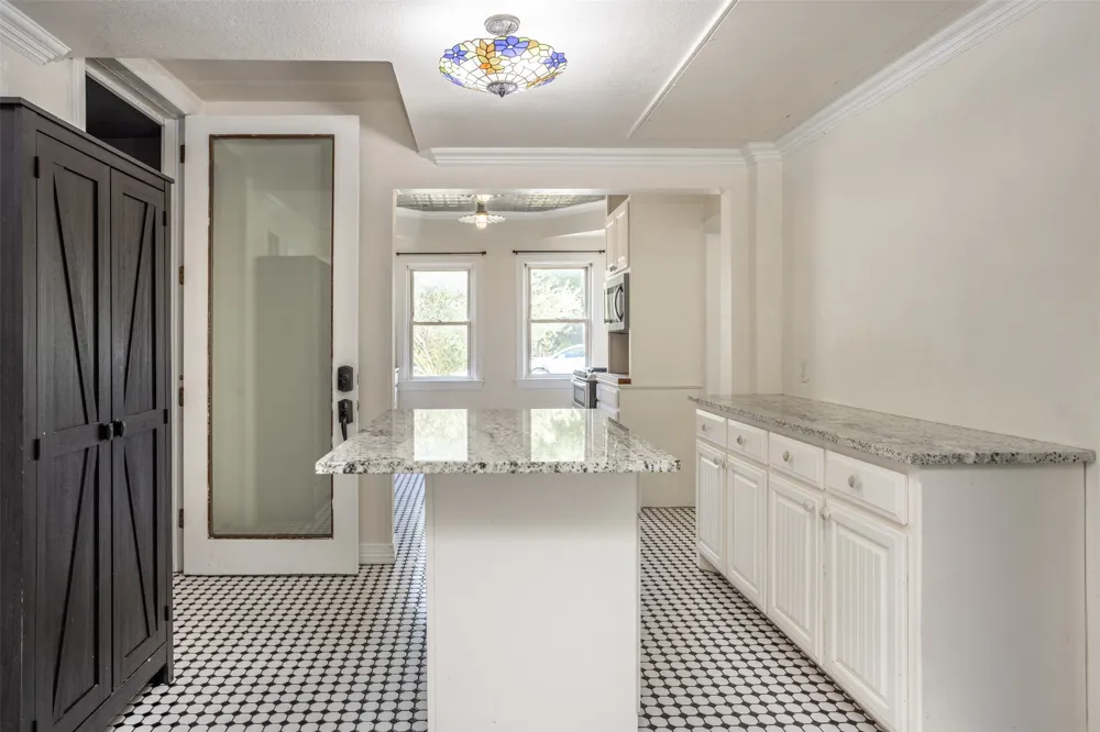 610 S Lee Street Valley View, TX 76272