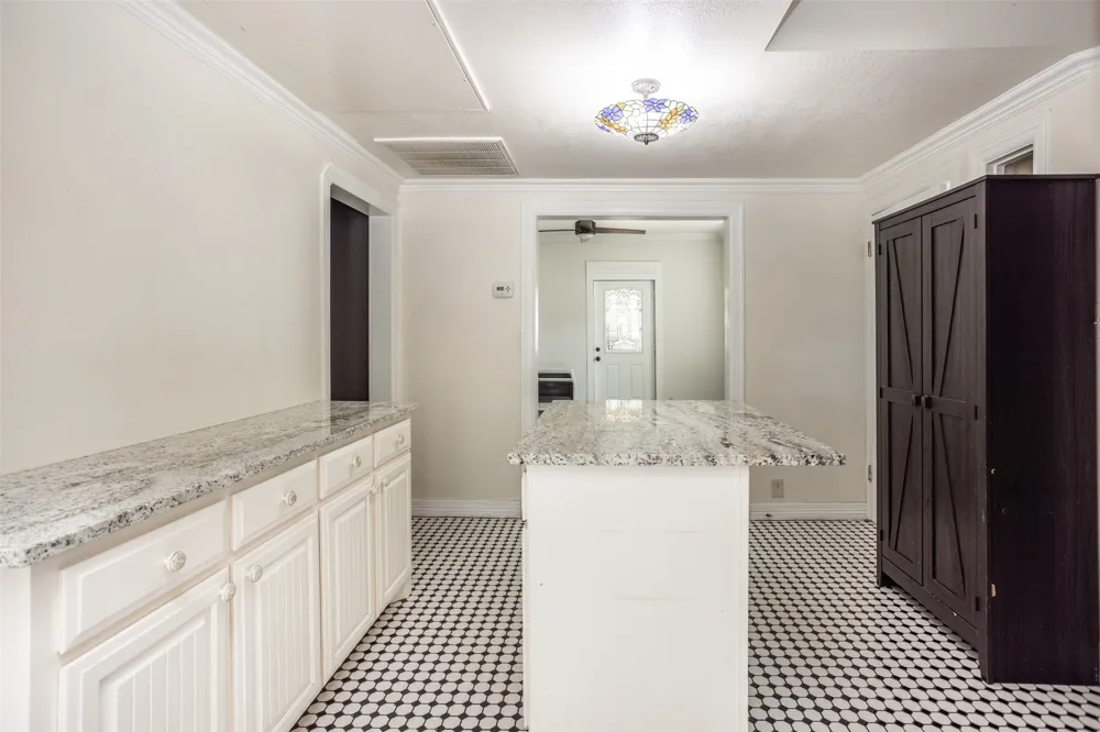 610 S Lee Street Valley View, TX 76272