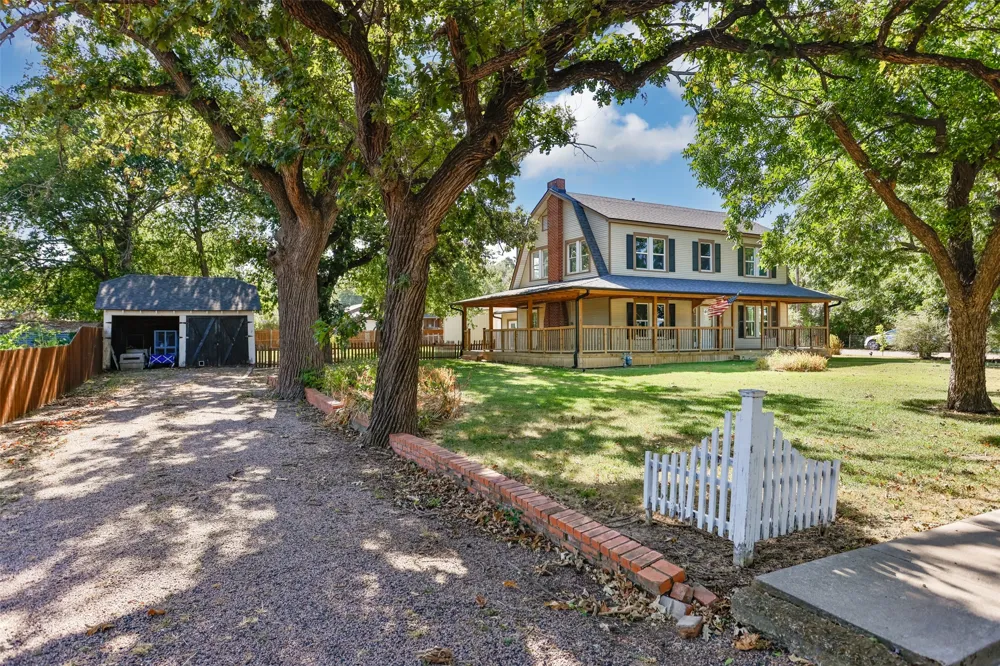 610 S Lee Street Valley View, TX 76272