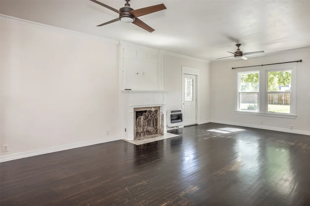 610 S Lee Street Valley View, TX 76272