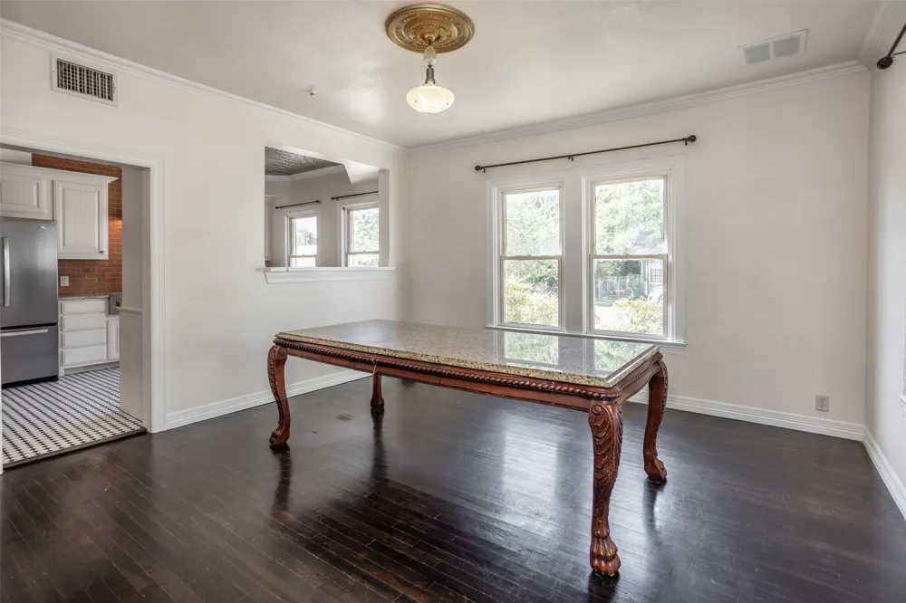 610 S Lee Street Valley View, TX 76272
