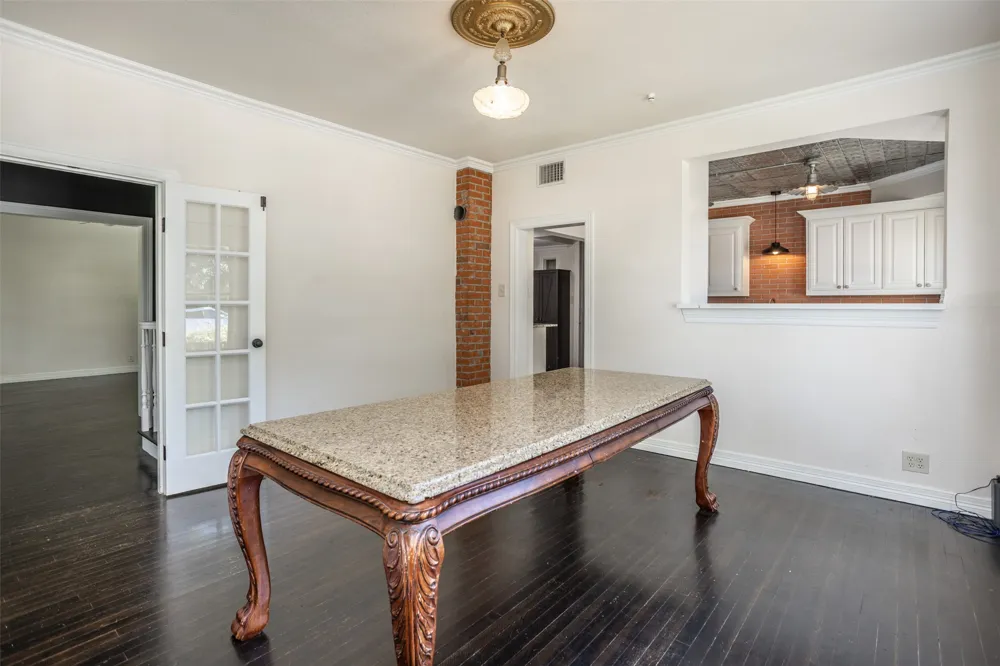 610 S Lee Street Valley View, TX 76272