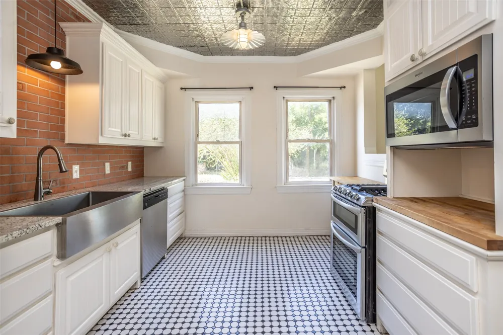 610 S Lee Street Valley View, TX 76272