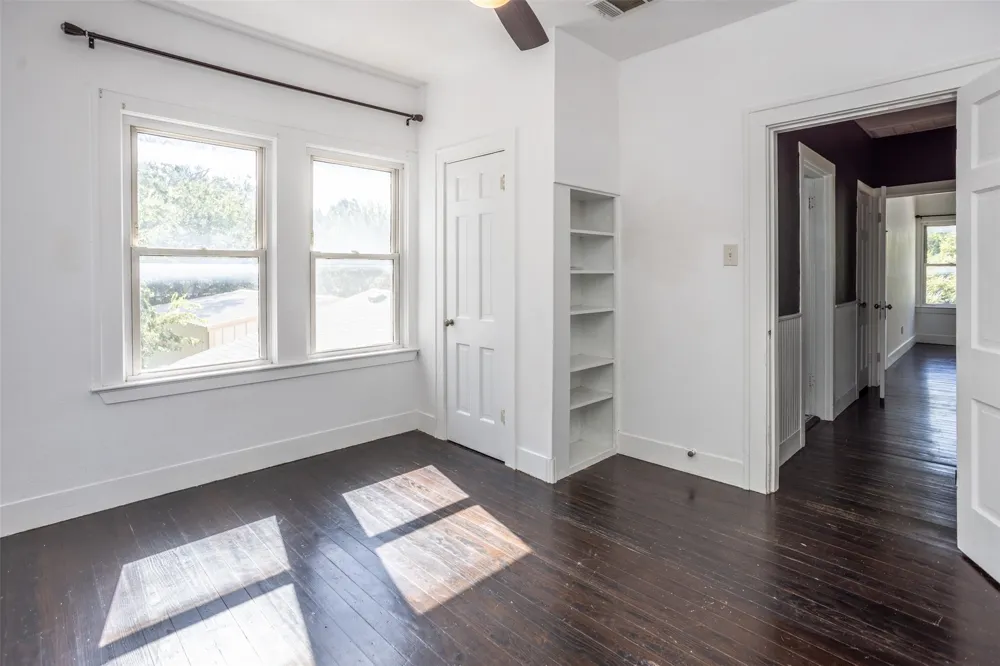 610 S Lee Street Valley View, TX 76272