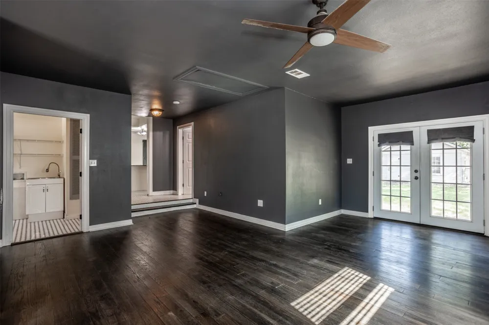 610 S Lee Street Valley View, TX 76272