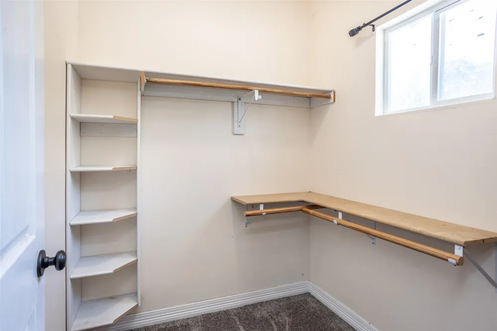 610 S Lee Street Valley View, TX 76272