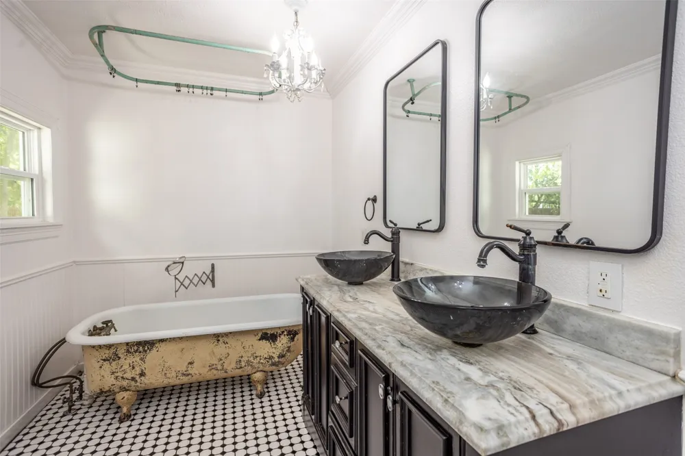 610 S Lee Street Valley View, TX 76272