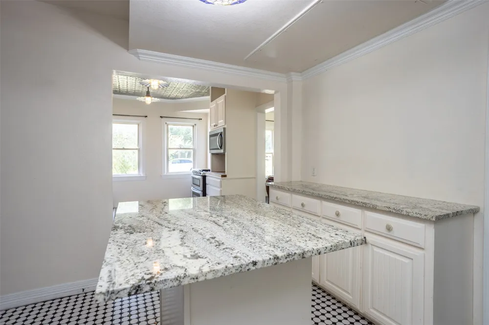 610 S Lee Street Valley View, TX 76272