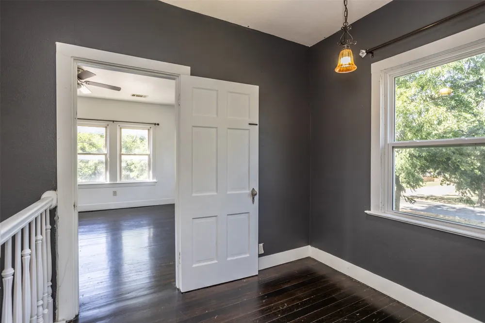 610 S Lee Street Valley View, TX 76272