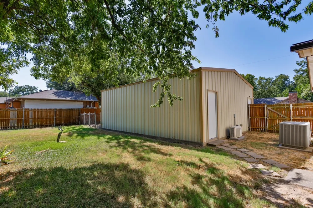 610 S Lee Street Valley View, TX 76272