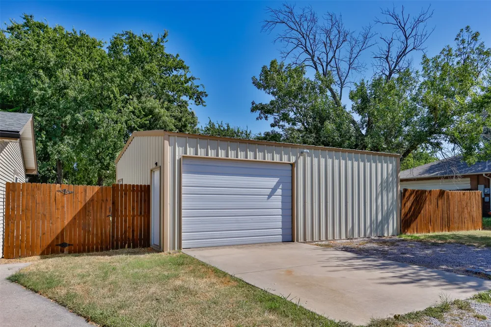 610 S Lee Street Valley View, TX 76272